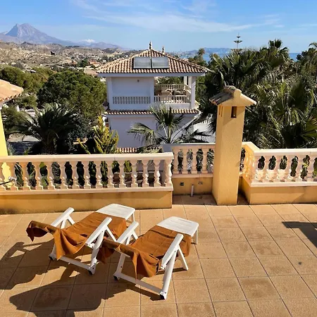 Amarilla 4 Bed 3 Bath Private Pool * إل كامبيلو