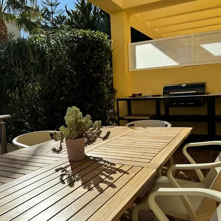 Amarilla 4 Bed 3 Bath Private Pool *