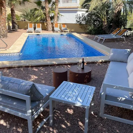 Amarilla 4 Bed 3 Bath Private Pool إل كامبيلو