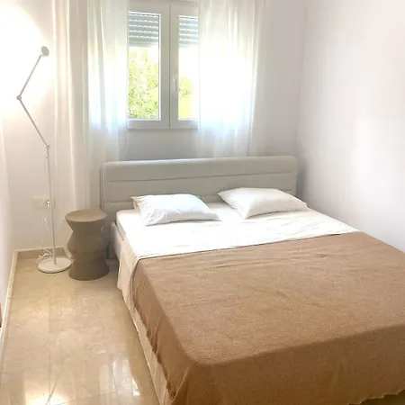 Amarilla 4 Bed 3 Bath Private Pool